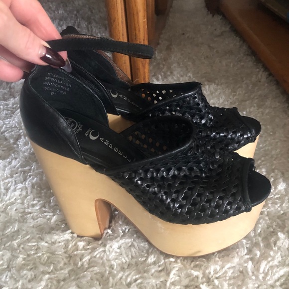 SOLD Retro Platform Wood Heel Peep Toe - Picture 6 of 8